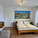 Gaestehaus Sommertal, Eigener Parkplatz, 800m Zum Bodensee, 300m Zur Altstadt 梅尔斯堡