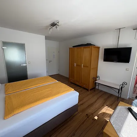 Gaestehaus Sommertal, Eigener Parkplatz, Pool, 800m Zum Bodensee 招待所 梅尔斯堡