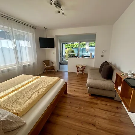 Gaestehaus Sommertal, Eigener Parkplatz, Pool, 800m Zum Bodensee 게스트하우스 4*